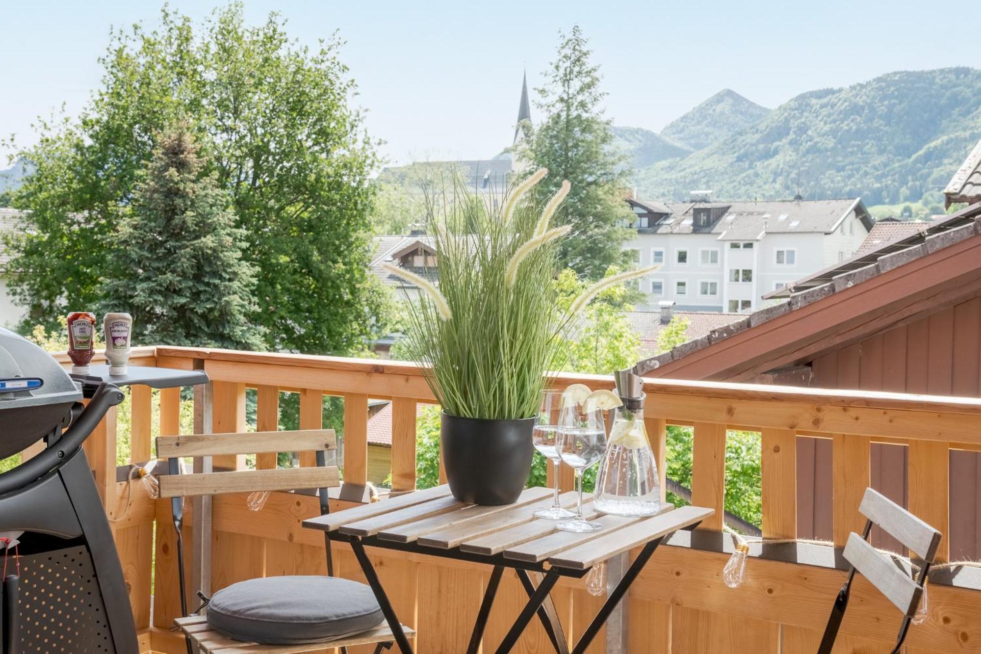 Fenjoy: Ferienapartment Mit Bergblick / Balkon / Bbq Bernau am Chiemsee Bagian luar foto