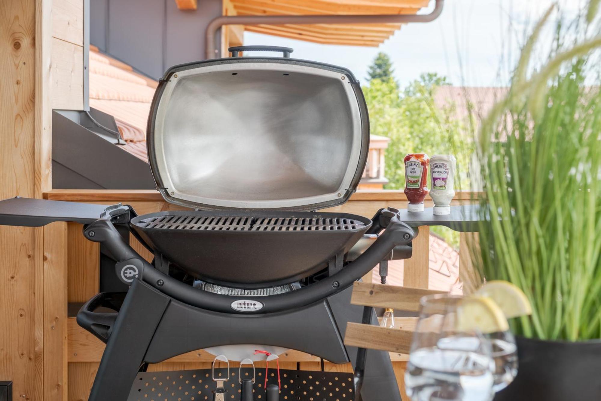 Fenjoy: Ferienapartment Mit Bergblick / Balkon / Bbq Bernau am Chiemsee Bagian luar foto